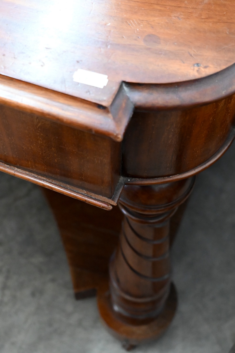 A Victorian mahogany dressing table on spiral fluted supports joined by concaved platform base, - Image 5 of 6