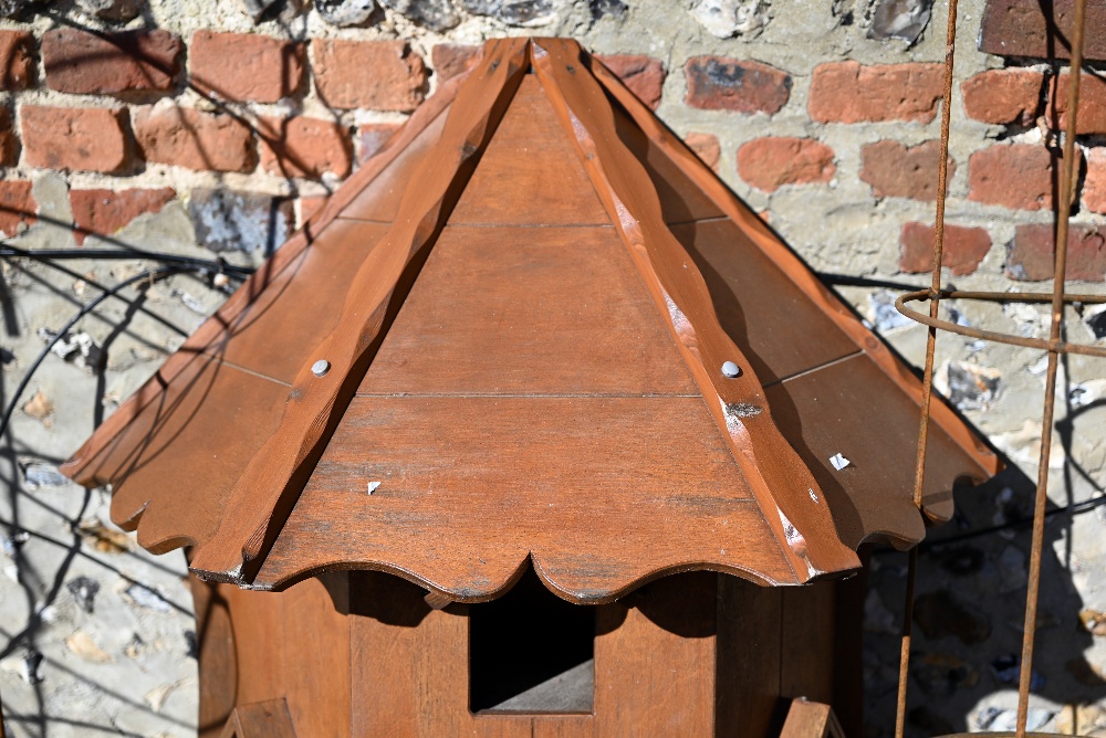 A wall mounted three sided dovecote, c/with mounting platform and brackets - Image 2 of 3