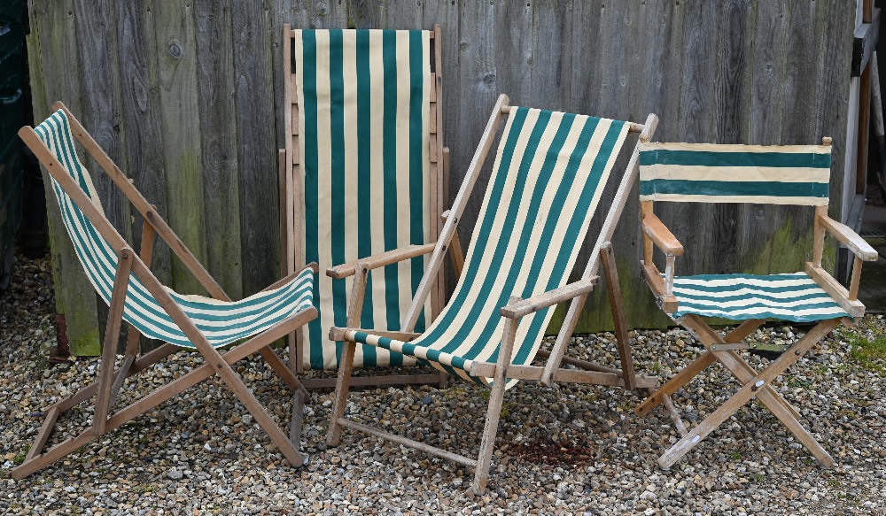 Three vintage green-striped deckchairs to/with a conforming folding table (4) - Image 2 of 3