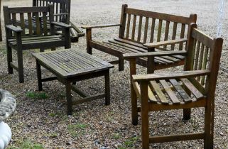 A weathered teak garden bench to/with a pair of arm chairs and a coffee table (5)