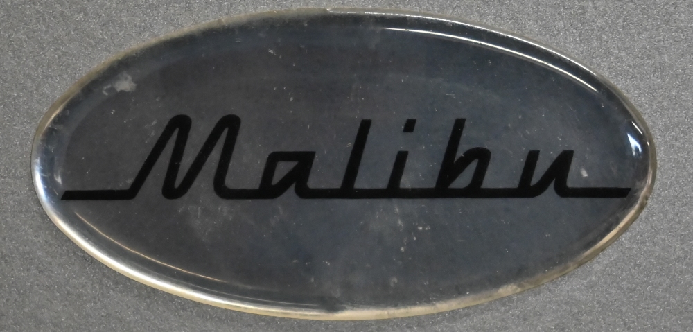 A modern grey painted 'Malibu' cupboard with glazed door, cylindrical chrome feet and three - Image 3 of 5