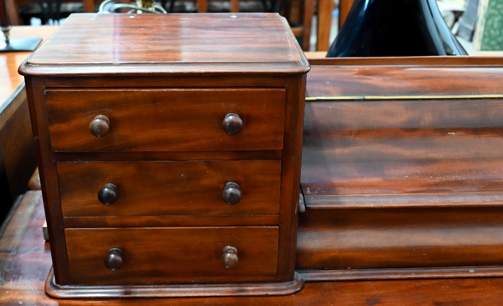 A Victorian mahogany dressing table on spiral fluted supports joined by concaved platform base, - Image 3 of 6