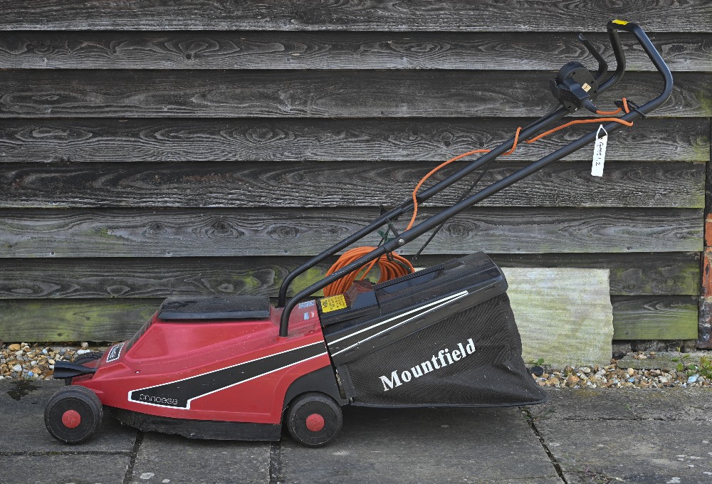 A Mountfield Ransomes 240v electric lawn mower c/with clippings bag - Image 3 of 4