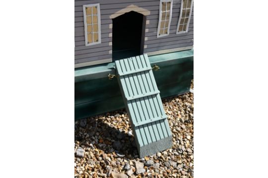 A bespoke-painted wooden duck house with DPC leaded roof, 60 cm wide x 70 cm deep x 95 cm high - Image 4 of 5