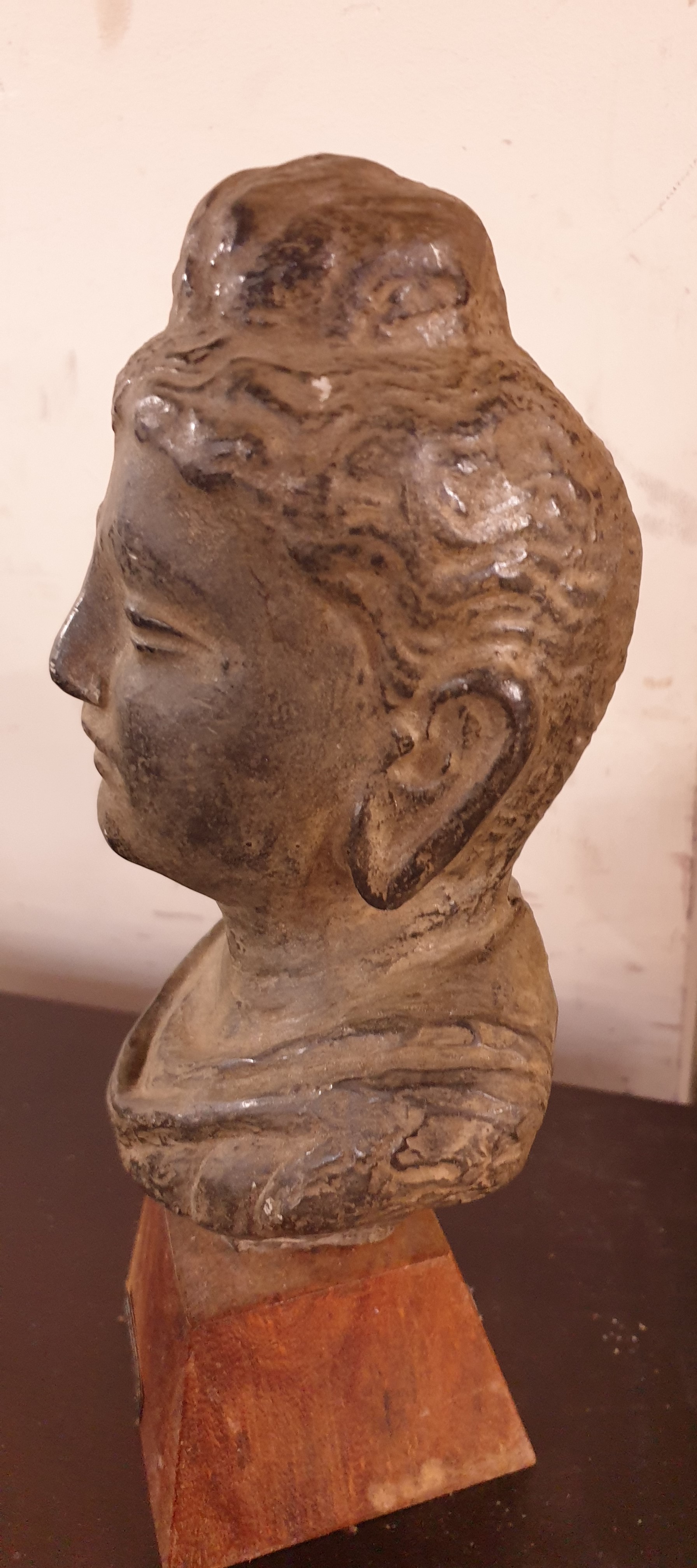 A replica of a Buddha together with other busts, - Image 4 of 12