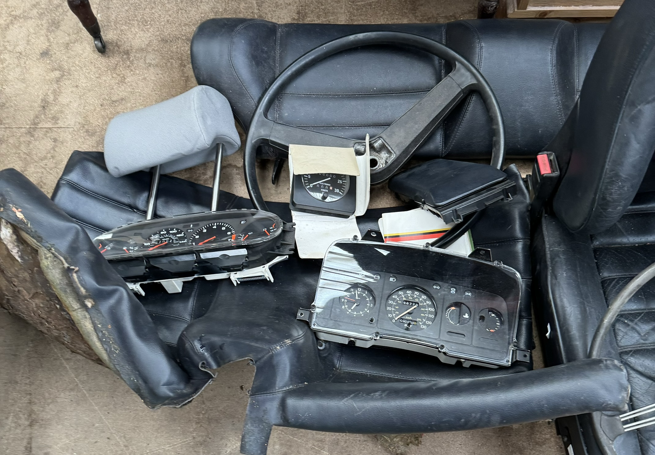 A Porsche 944 Instrument cluster 945.641.311. - Image 2 of 8