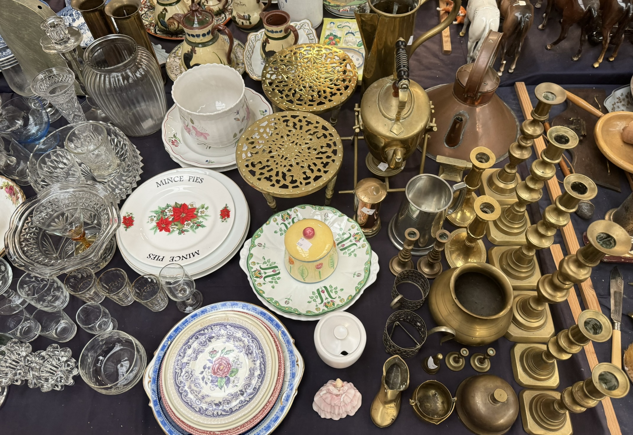 An extensive lot including drinking glasses, glass bowls, glass jugs, pottery plates, - Image 2 of 4