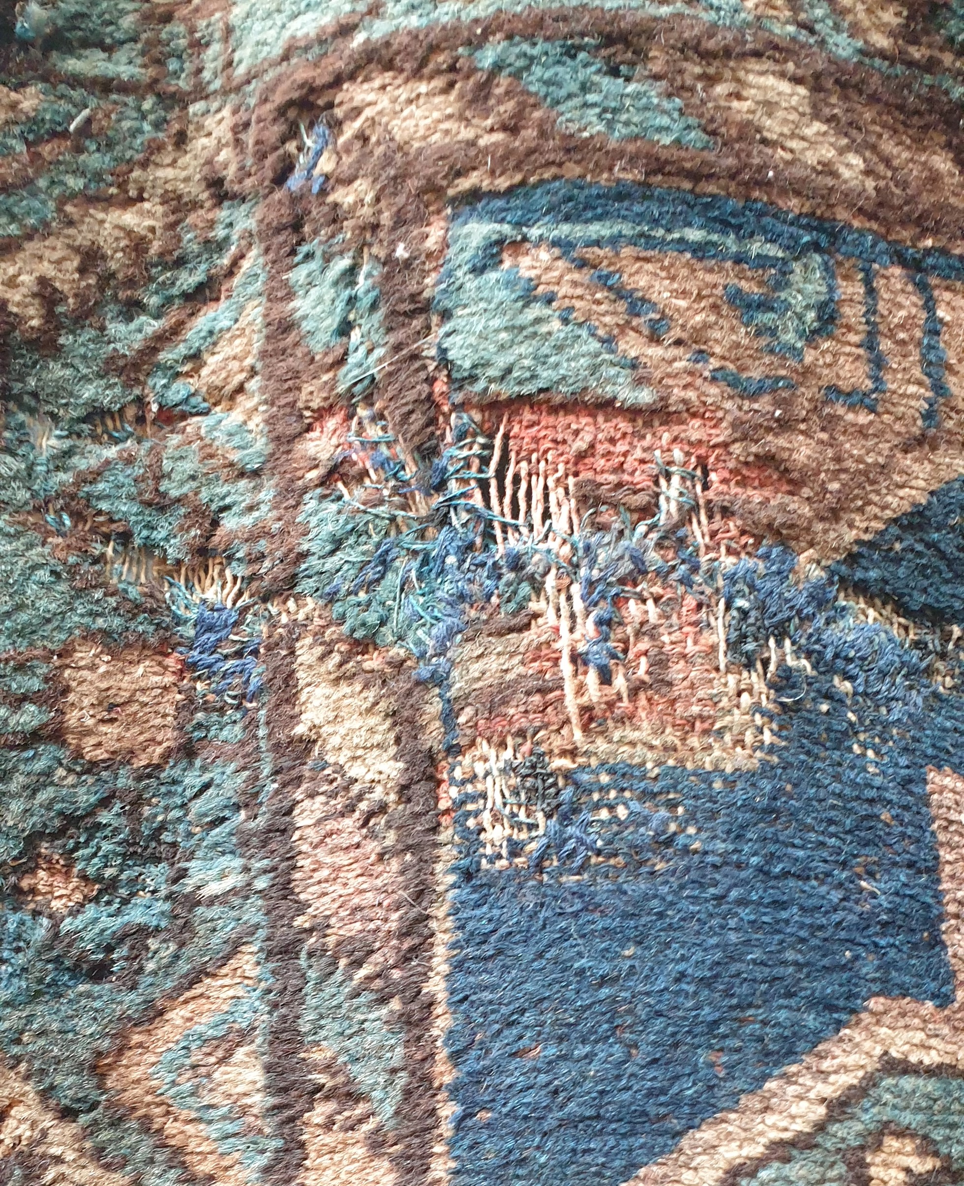A rug with a blue ground decorated with two medallions and stars to multiple guard stripes, - Image 4 of 6