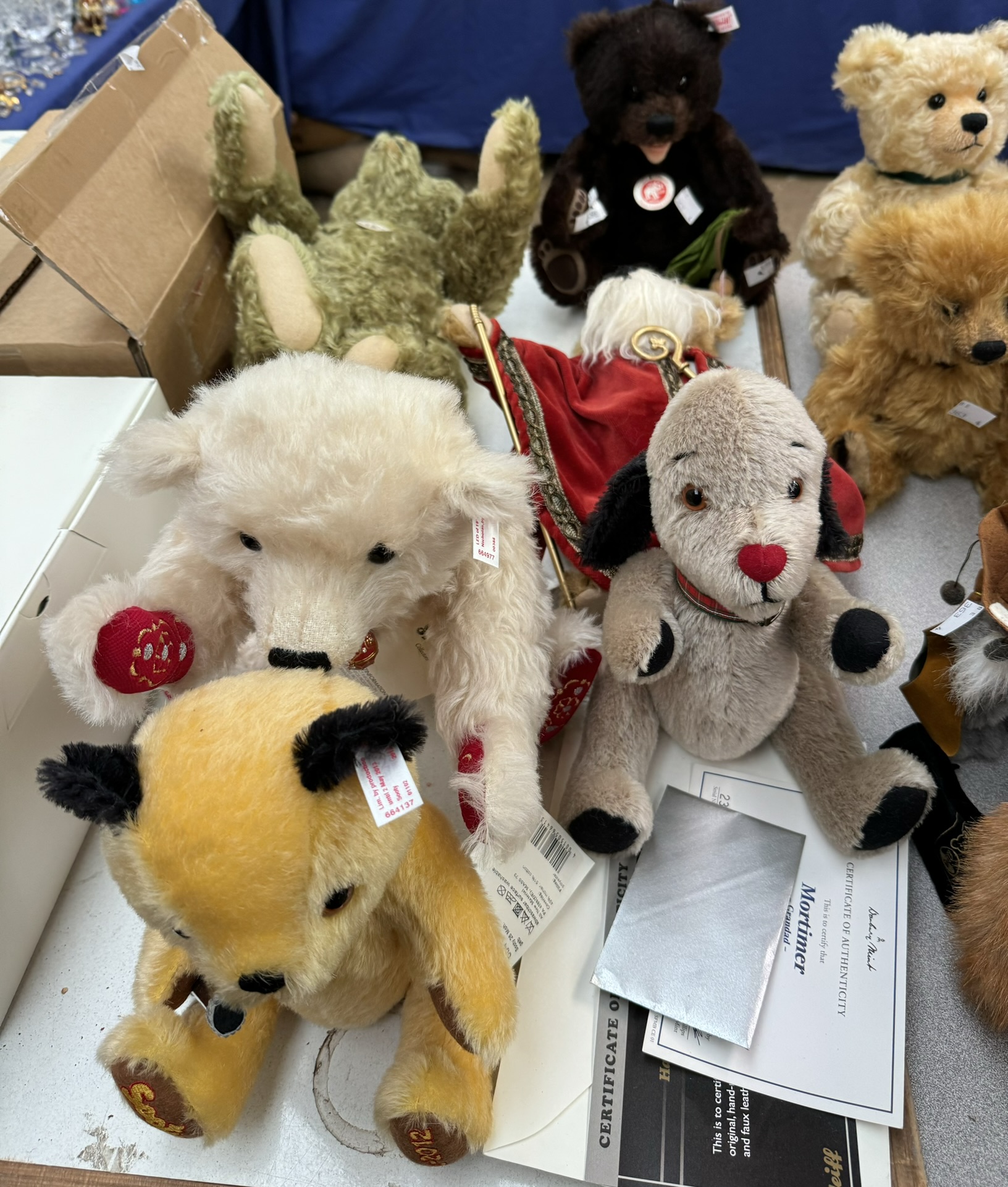 A collection of modern Steiff teddy bears including Blond Biker, Livingstone, - Bild 4 aus 5