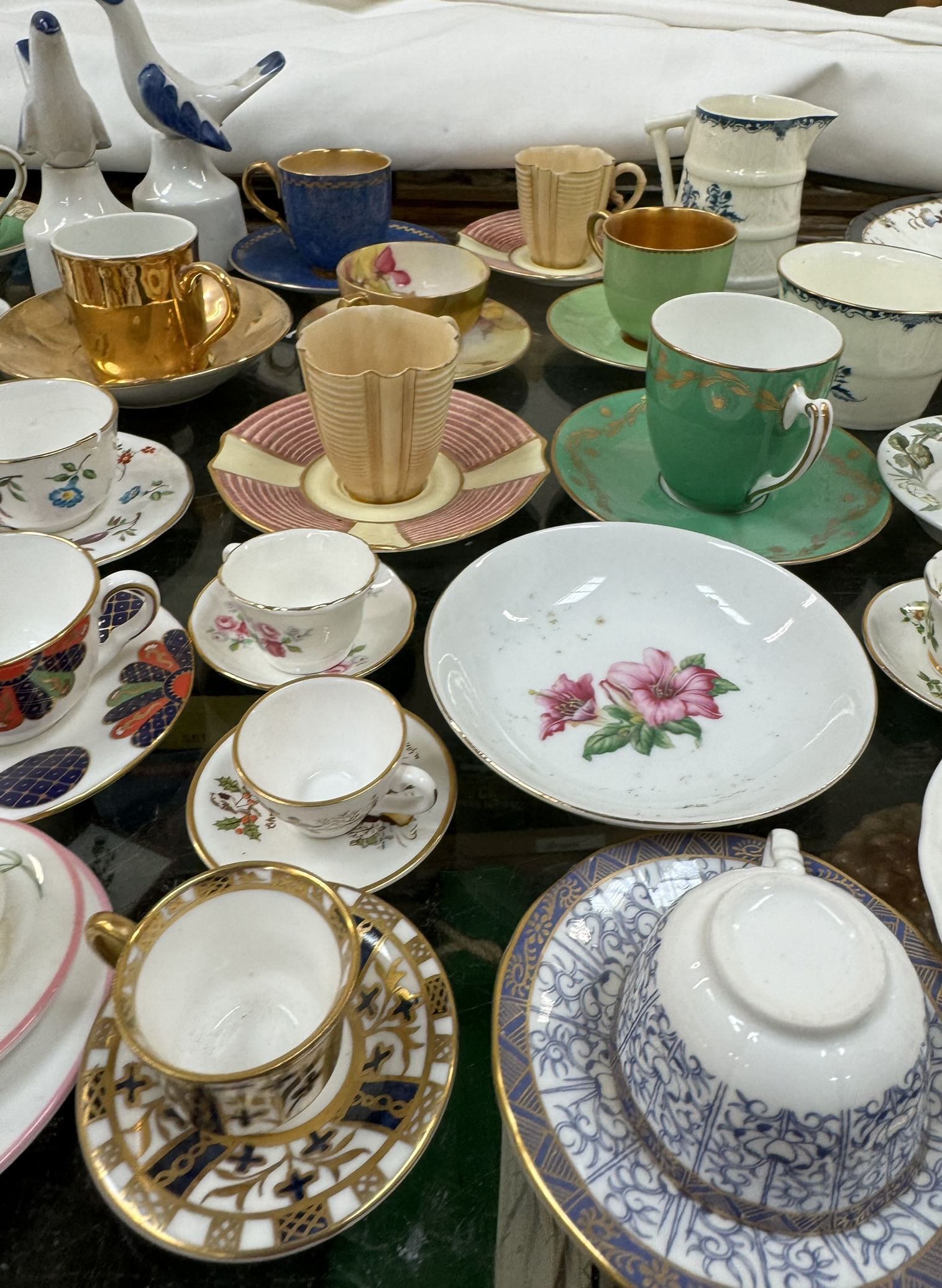 Two Royal Worcester rose decorated cabinet cup and saucer together with a collection of cabinet - Image 9 of 10