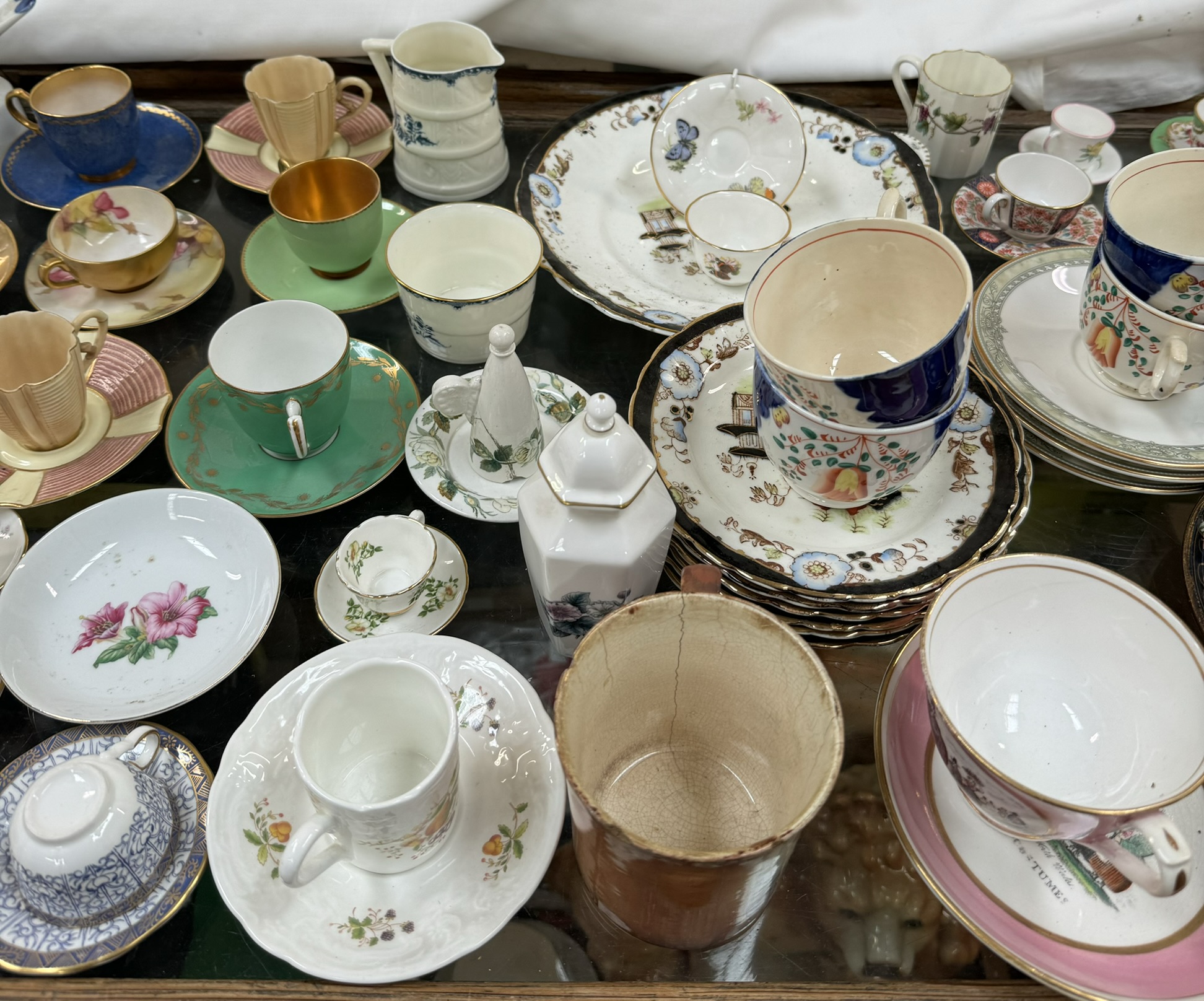 Two Royal Worcester rose decorated cabinet cup and saucer together with a collection of cabinet - Image 4 of 10