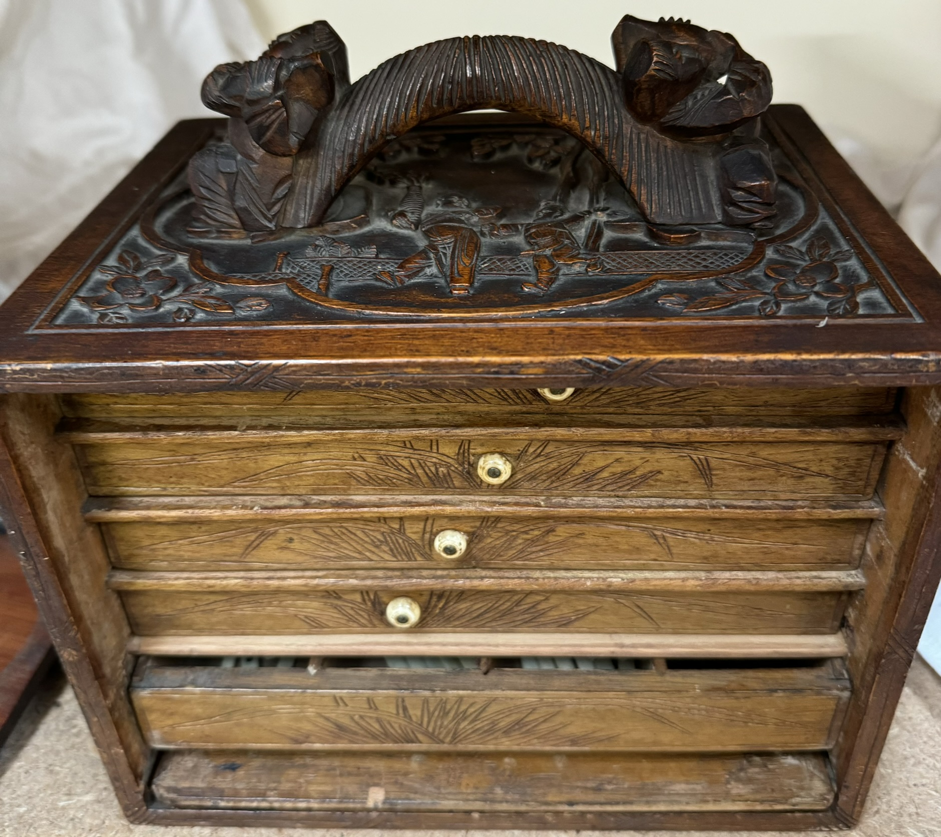 A Chinese Mah Jong set with five drawers of bone and bamboo counters in a carved cabinet together - Image 3 of 8