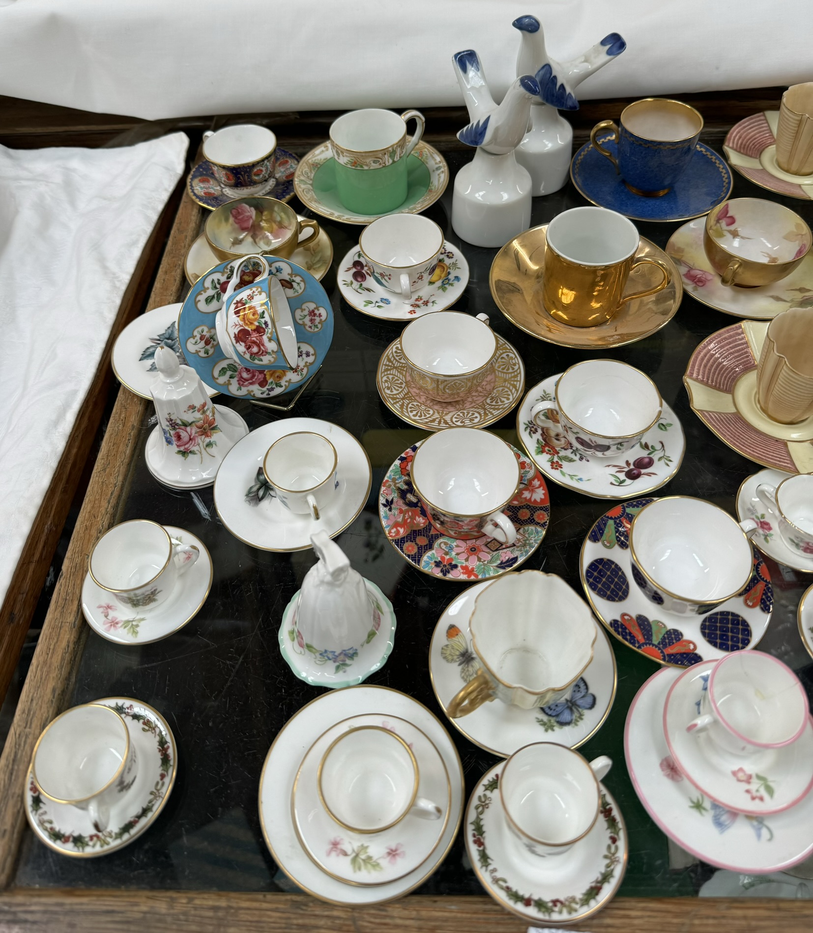 Two Royal Worcester rose decorated cabinet cup and saucer together with a collection of cabinet - Image 6 of 10