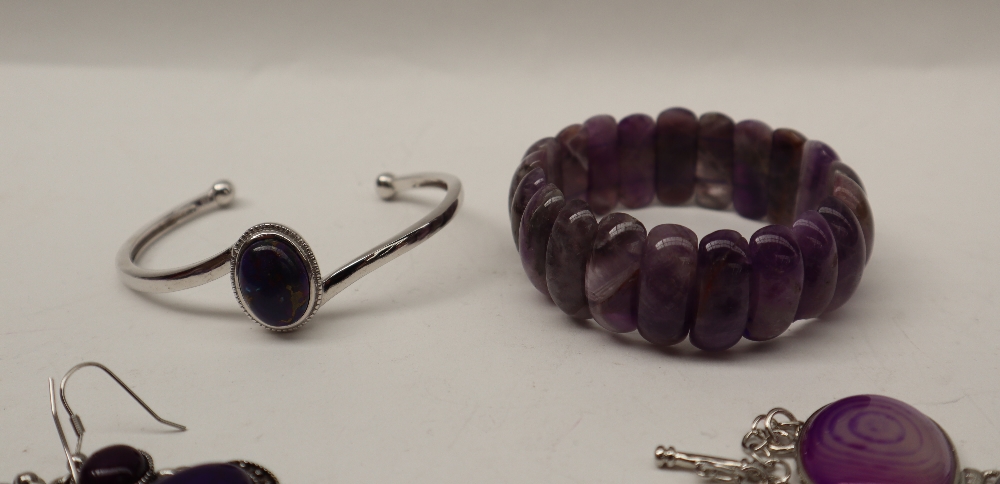 Amethyst set necklaces together with amethyst coloured bracelets etc - Image 6 of 7