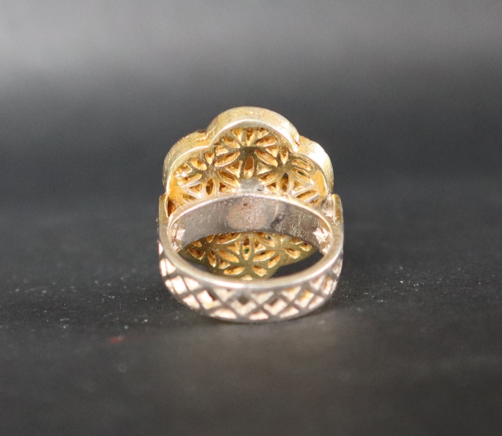 A tourmaline, emerald and diamond dress ring set with a central pink tourmaline, - Bild 5 aus 6