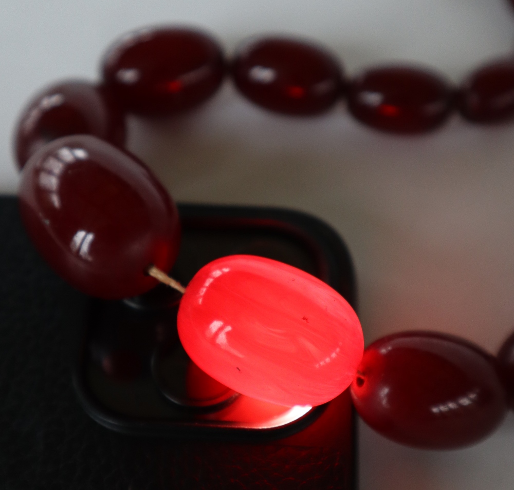 A string of cherry amber / bakelite beads, - Image 4 of 8