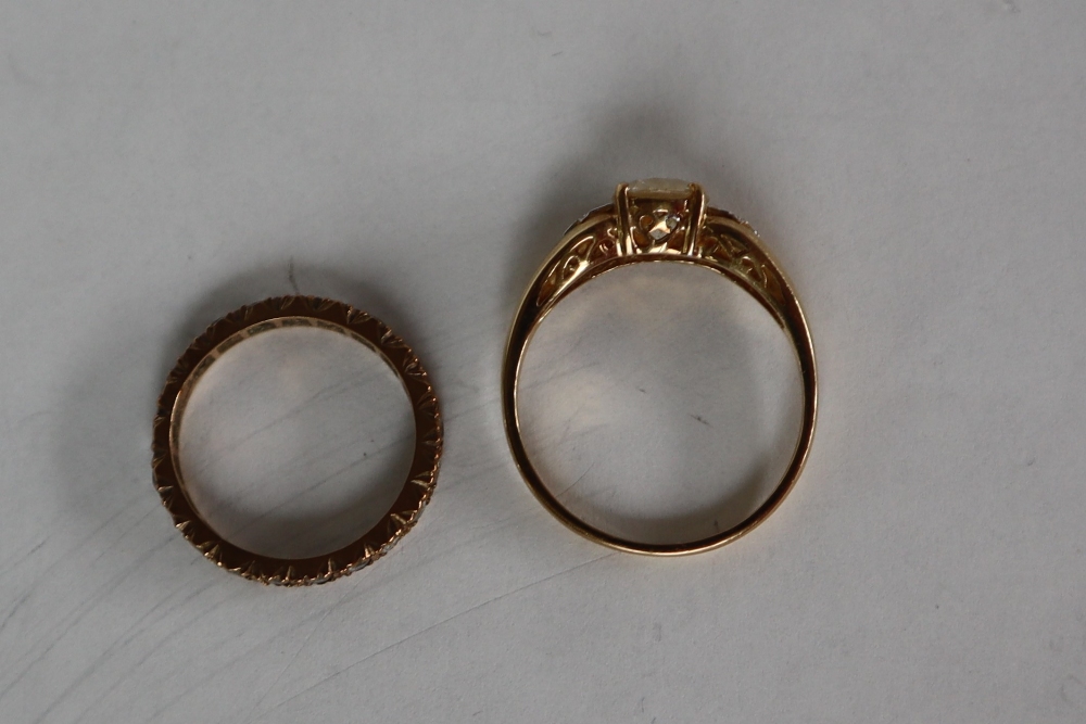 A 14ct gold dress ring set with a round faceted cubic zirconium, size U 1/2, approximately 3. - Bild 5 aus 7