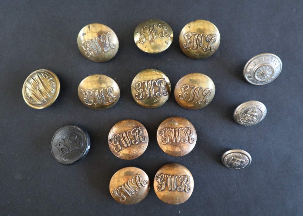 A set of ten GWR (Great Western Railway) brass buttons together with other railway related buttons - Image 3 of 5