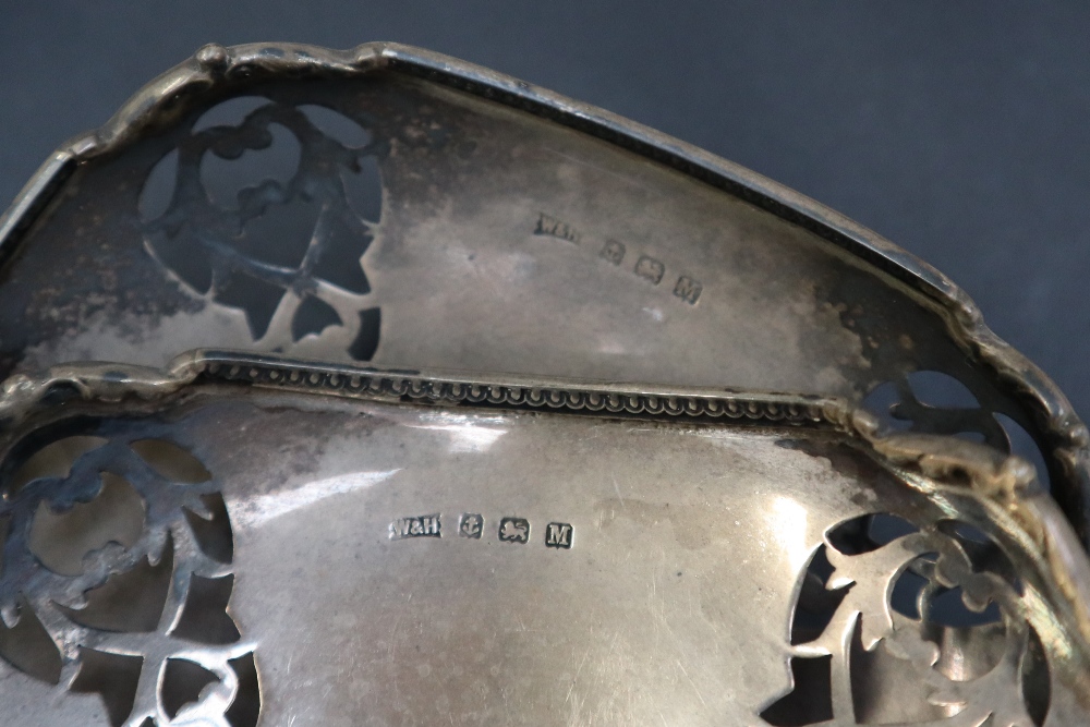 An Edward VII silver dressing table tray of rectangular form decorated with swags and scrolls, - Image 4 of 5