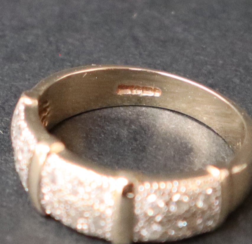 A 9ct gold diamond half hoop eternity ring, set with eighteen round brilliant cut diamonds, size M, - Bild 3 aus 6