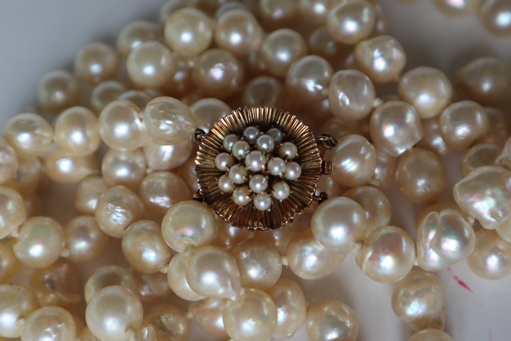 A double strand pearl necklace set with one hundred and fifty six irregular pearls to a 14ct yellow - Bild 4 aus 5
