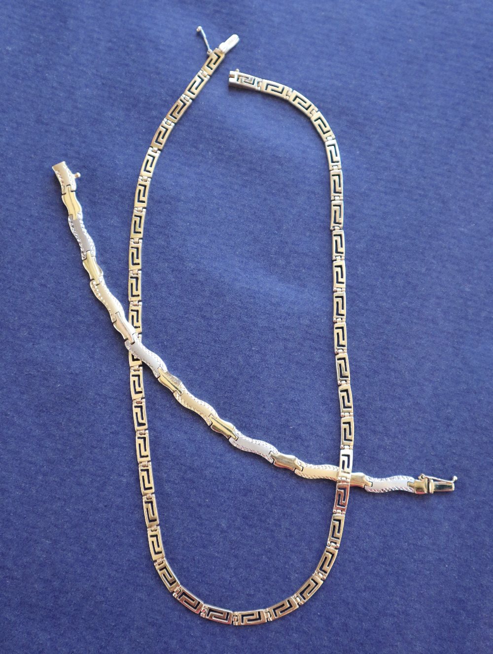 A 14ct yellow gold rectangular link necklace,