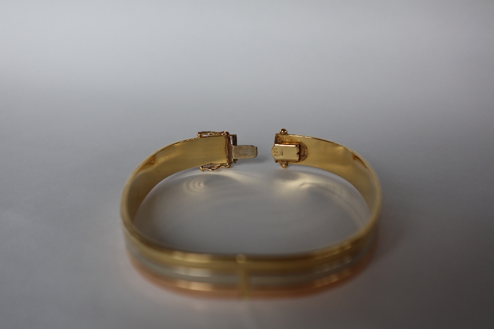 An 18ct three colour banded gold hinged bangle, - Image 5 of 6