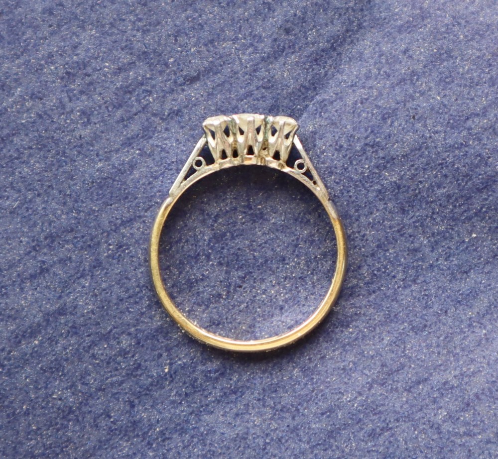 A three stone diamond ring set with round old cut diamonds of graduating sizes to a white metal - Image 3 of 4