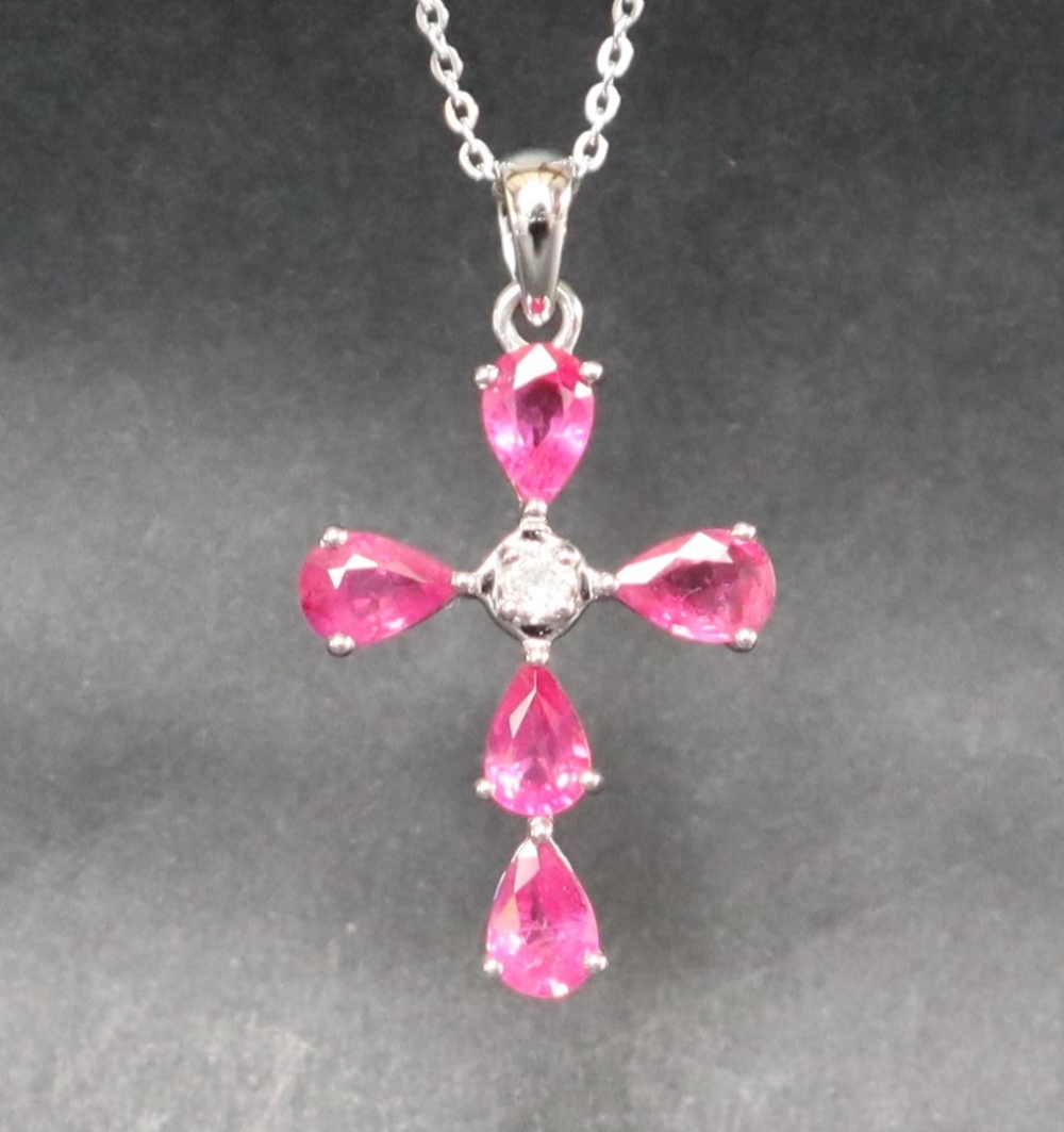 A 9ct white gold pear-shaped ruby and diamond cross on a silver chain - Bild 2 aus 6