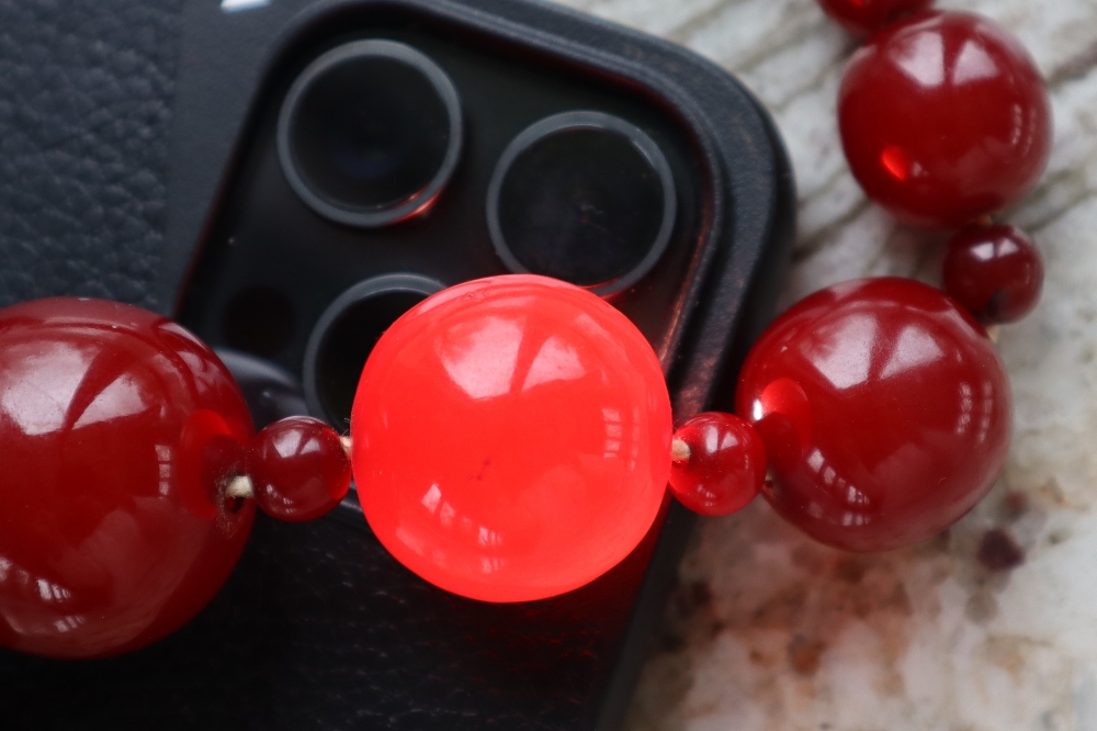A string of cherry amber / bakelite beads, - Bild 8 aus 9