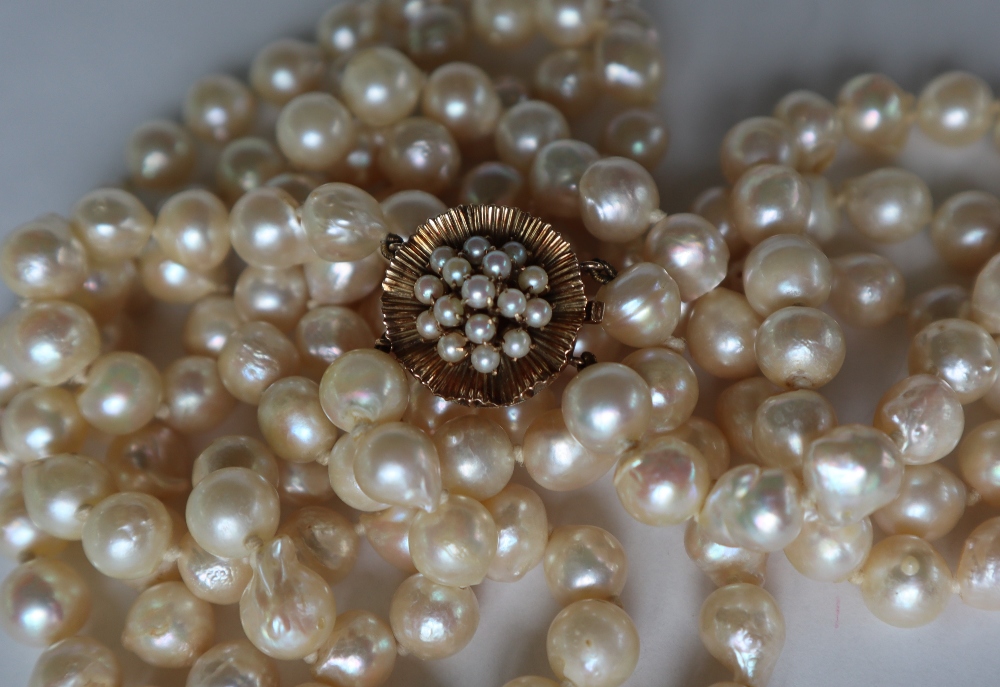 A double strand pearl necklace set with one hundred and fifty six irregular pearls to a 14ct yellow - Bild 3 aus 5