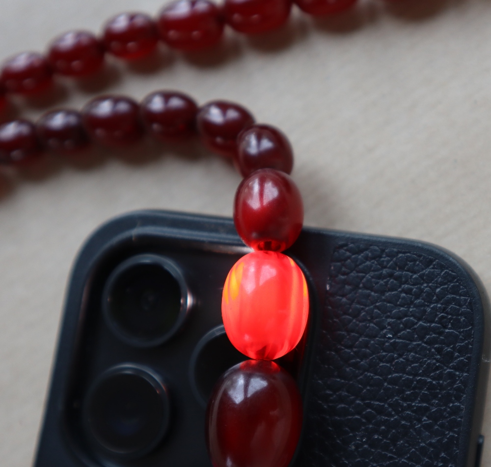 Two Cherry Amber / bakelite bead necklaces, ranging in size from 30mm to 10mm, 79cm long, - Bild 9 aus 12