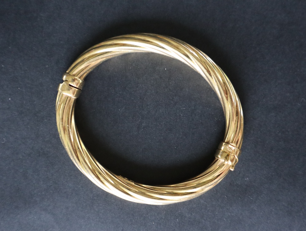 An 18ct yellow gold hinged bangle, of rope twist form, - Image 3 of 4