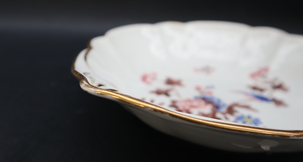 A Swansea porcelain shell dish decorated with the kingfisher pattern, marked Swansea in script, 21. - Image 4 of 6