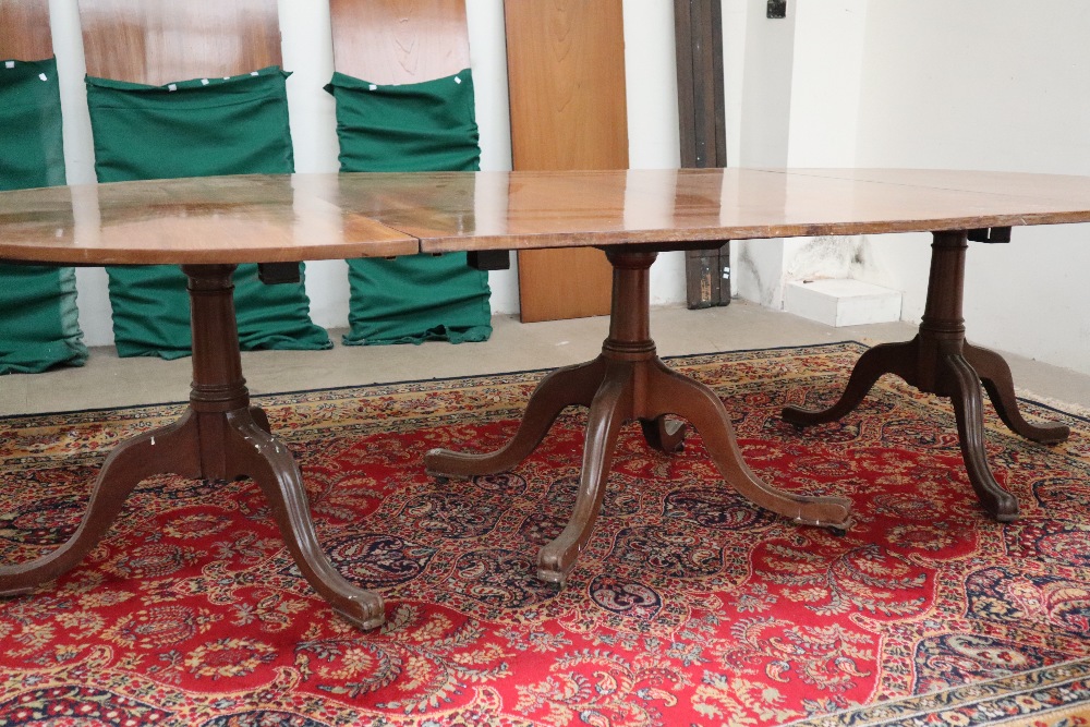 An early 19th century mahogany triple pedestal dining table in the manner of Gillows with a pair of - Image 3 of 15