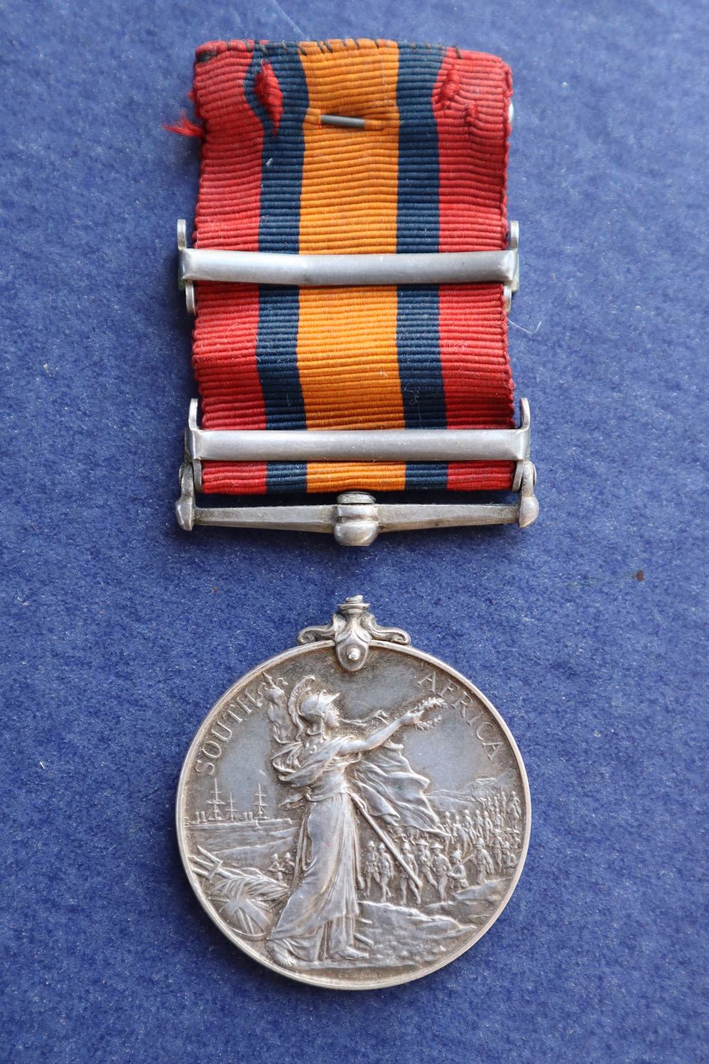 A Victorian South African medal with South Africa 1901 and Transvaal bars issued to "1163 Pte G J - Bild 2 aus 2