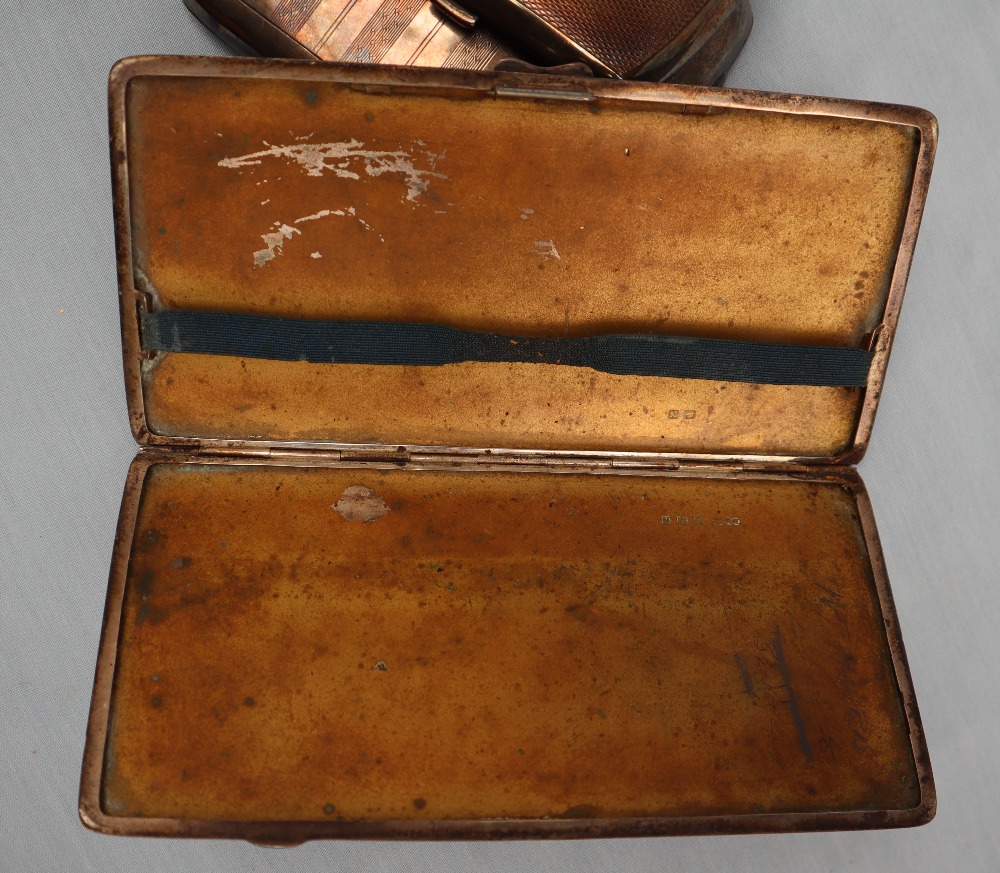 A George VI silver cigarette case of rectangular form, with engine turned decoration, Birmingham, - Bild 5 aus 6