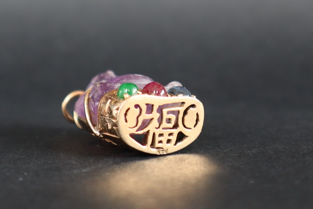 A Chinese amethyst Buddhistic pendant mounted in yellow metal, marked 14k, - Image 4 of 4