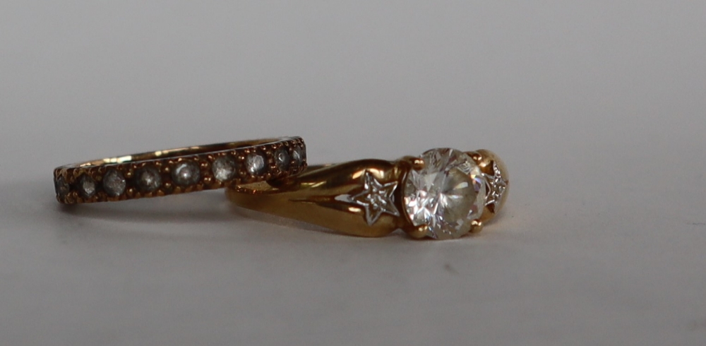 A 14ct gold dress ring set with a round faceted cubic zirconium, size U 1/2, approximately 3. - Bild 4 aus 7