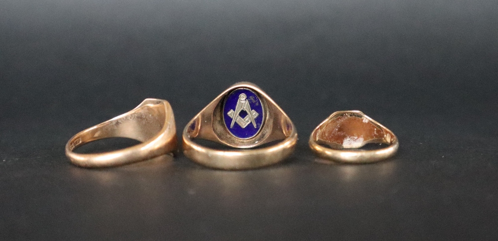 A 9ct gold Masonic ring with revolving panel, size V 1/2 together with two 9ct gold signet rings, - Image 3 of 4