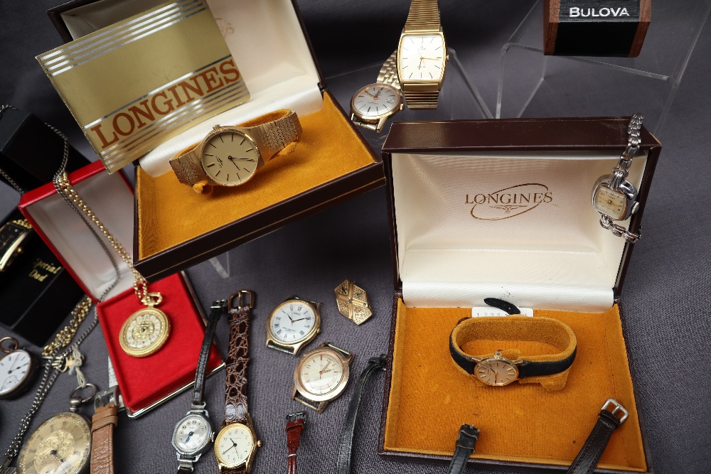 A gentleman's Longines wristwatch, in gilt metal on a gilt metal strap,