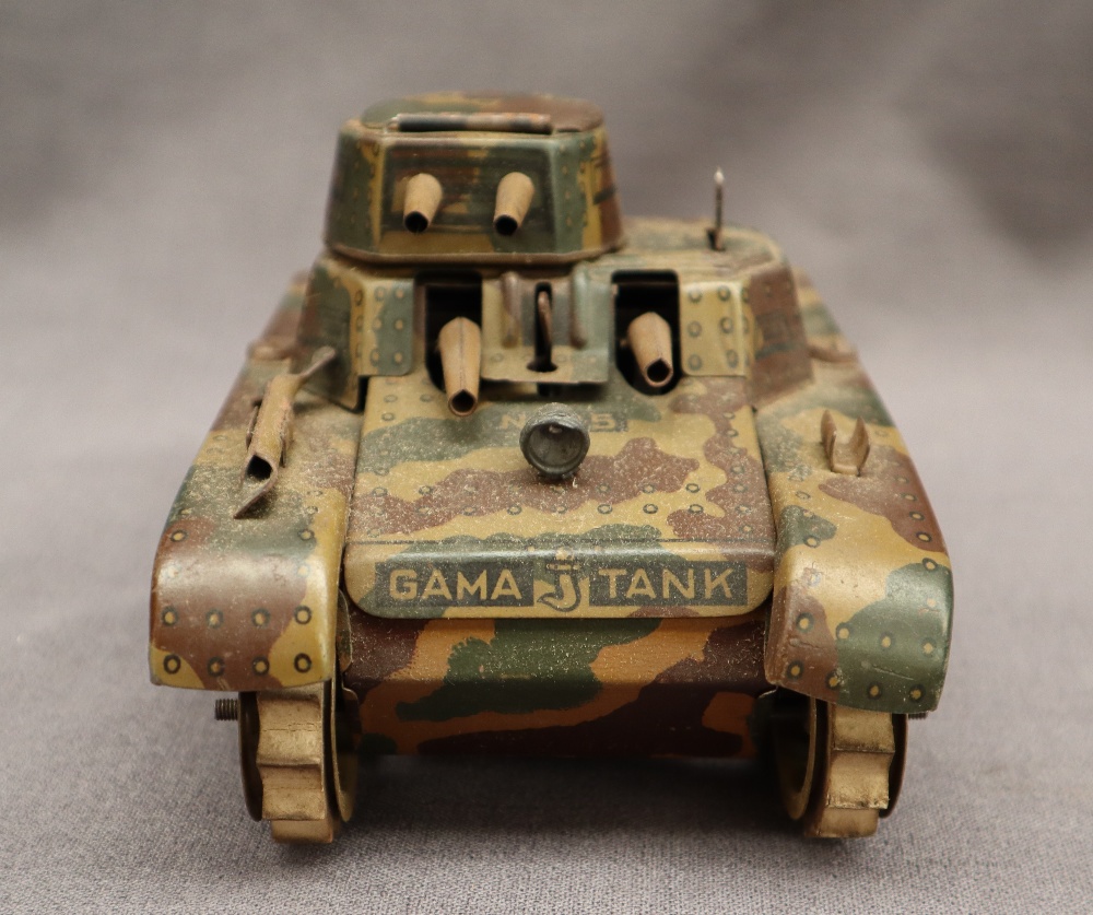 A Gama Montage tin plate tank, - Image 3 of 9