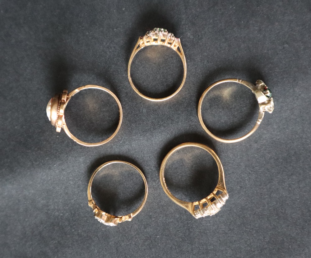 A 9ct gold cameo ring, size Q together with four 9ct gold paste set rings, approximately 12. - Image 8 of 8