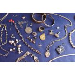 Assorted costume jewellery including a gilt hinged bangle, other bracelets, rings, faux pearls,