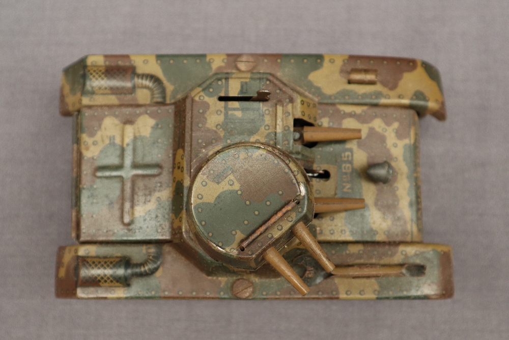 A Gama Montage tin plate tank, - Image 7 of 9
