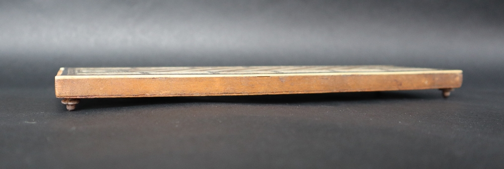 A 19th century bone and metal inlaid Cribbage board of rectangular form, - Bild 3 aus 7