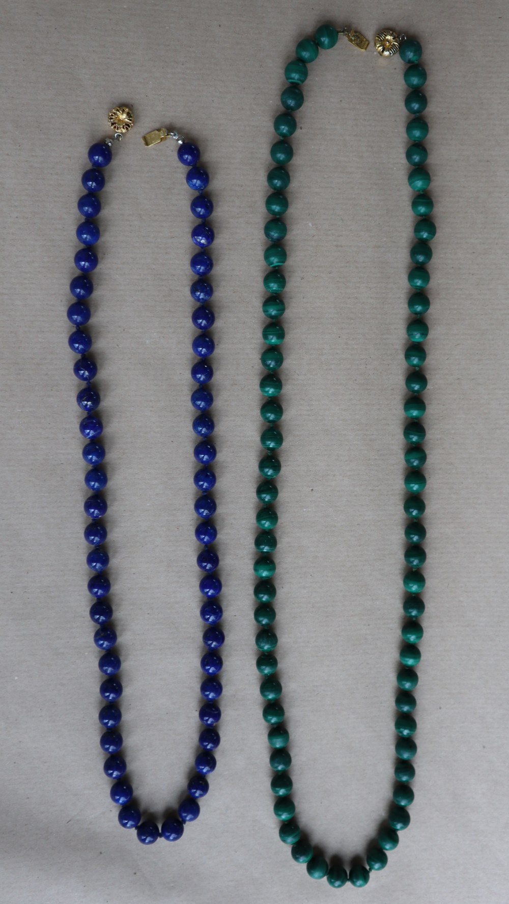 A Lapis lazuli bead necklace, - Bild 3 aus 9