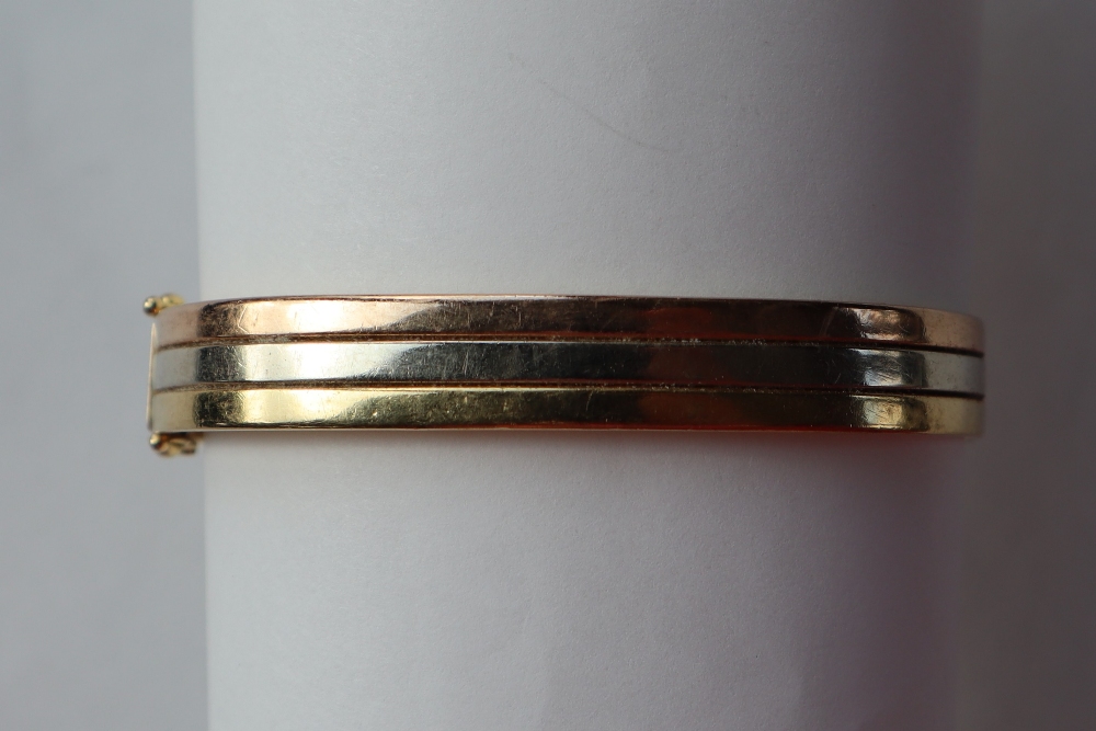 An 18ct three colour banded gold hinged bangle, - Image 3 of 6