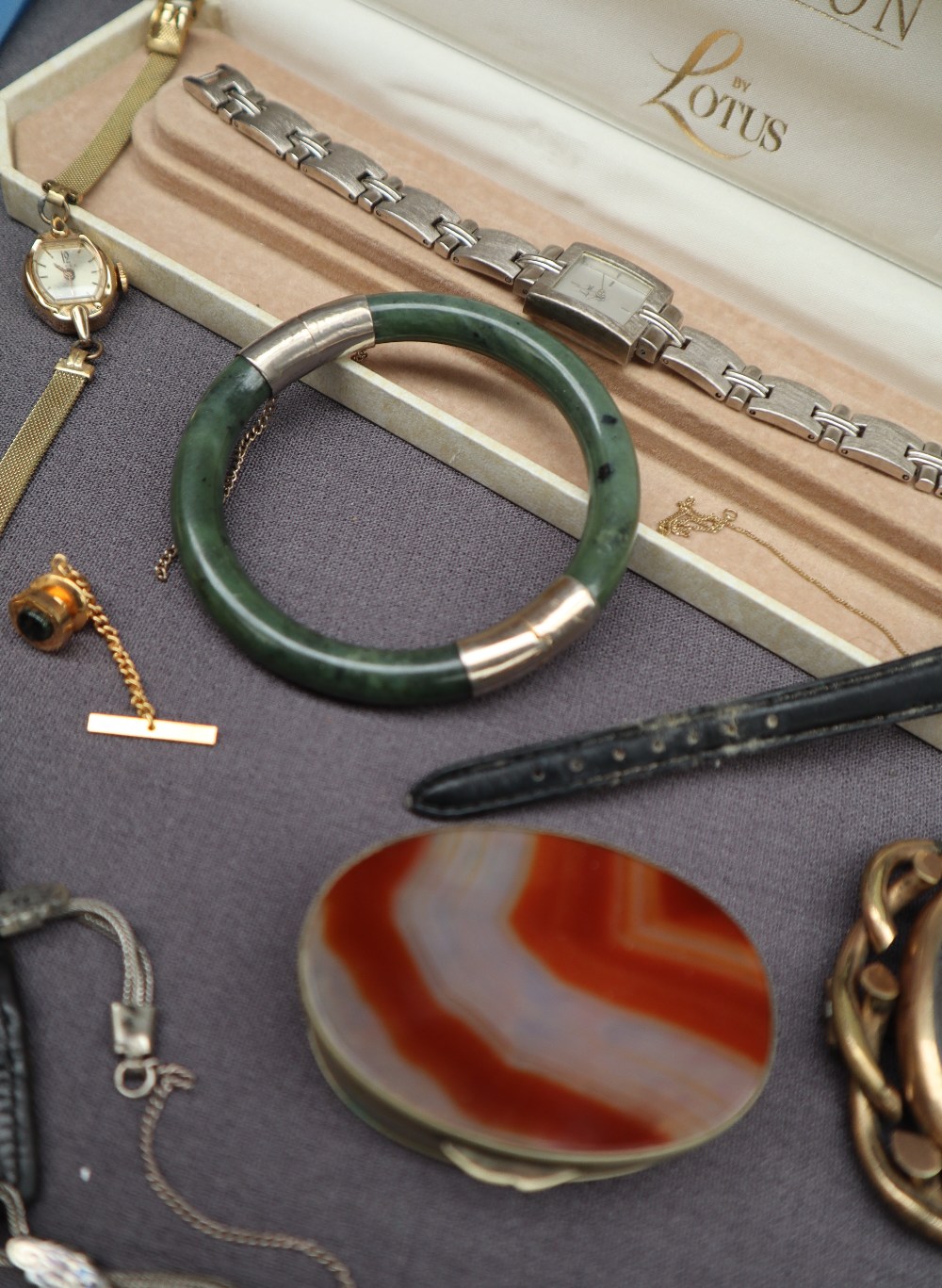 A hardstone box, together with a lattice ring, a jade bangle, another bangle, other wristwatches, - Image 6 of 12