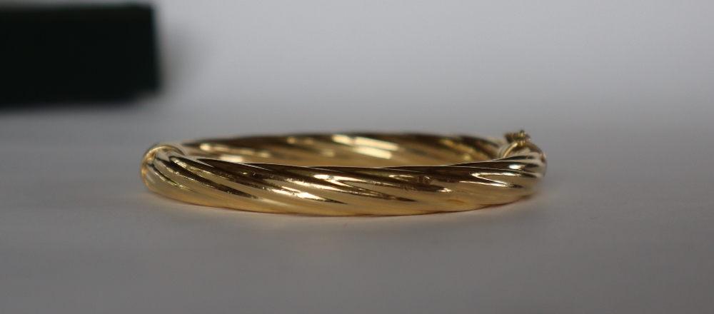 An 18ct yellow gold hinged bangle, of rope twist form, - Image 2 of 4
